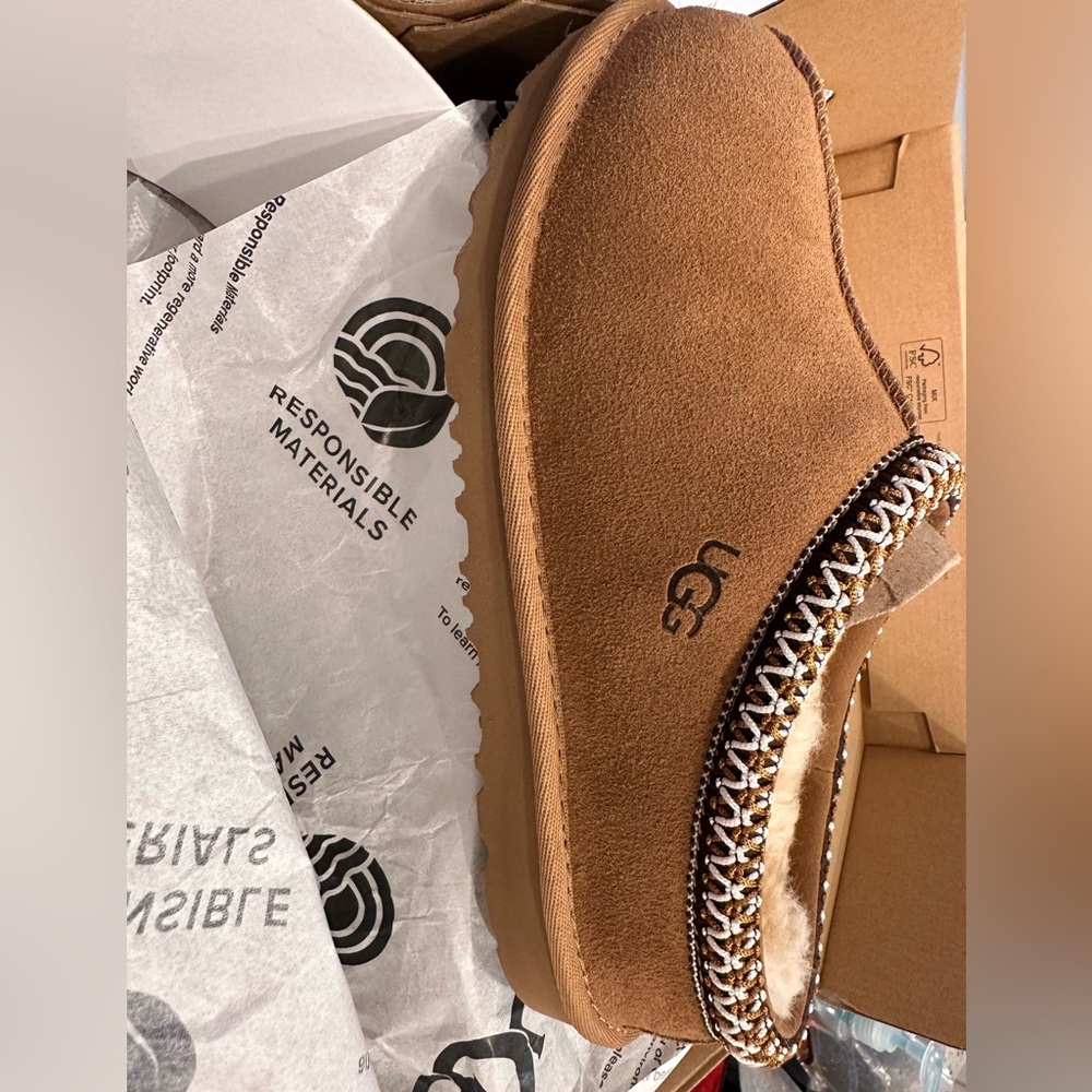 Brand new pair of Tasman 2 Ugg slippers size 4 kids